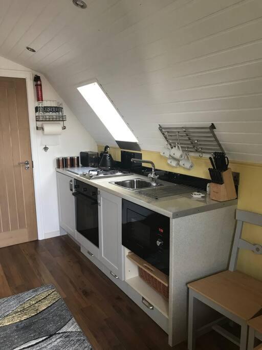 Bumble Bee Cottage พลีมัธ ภายนอก รูปภาพ