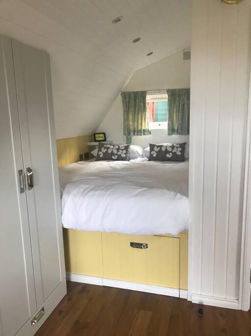 Bumble Bee Cottage พลีมัธ ภายนอก รูปภาพ